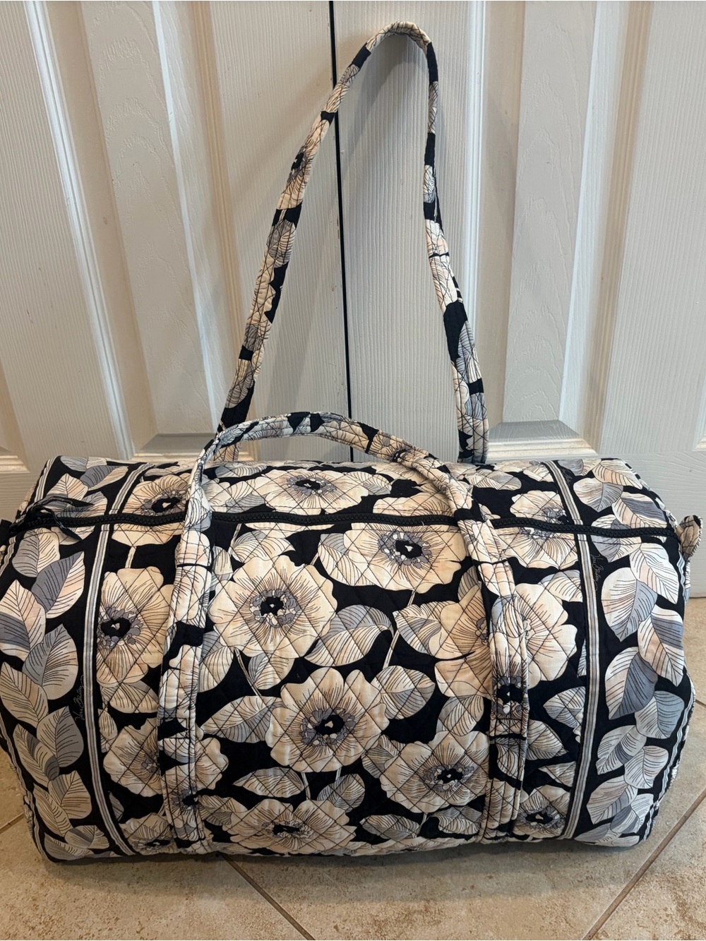 Vera Bradley CAMELIA Large Duffle Travel Bag 21" x 13" x 11" - Picture 2 of 8